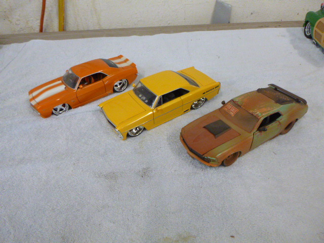 lot 31 image: 3 Jada Toys Die-Cast Cars