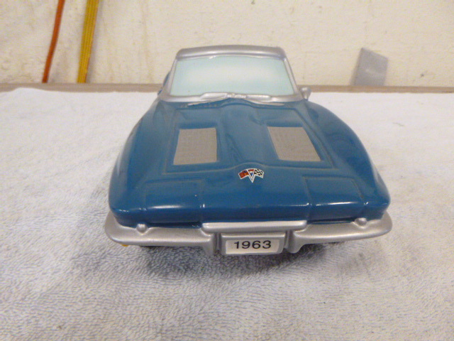lot 35 image: Americas Favorite Ceramic Chevy Corvette Stingray 1963 Bank