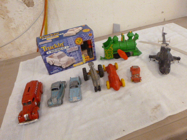 lot 36 image: Metal and Plastic Toy Vehicles
