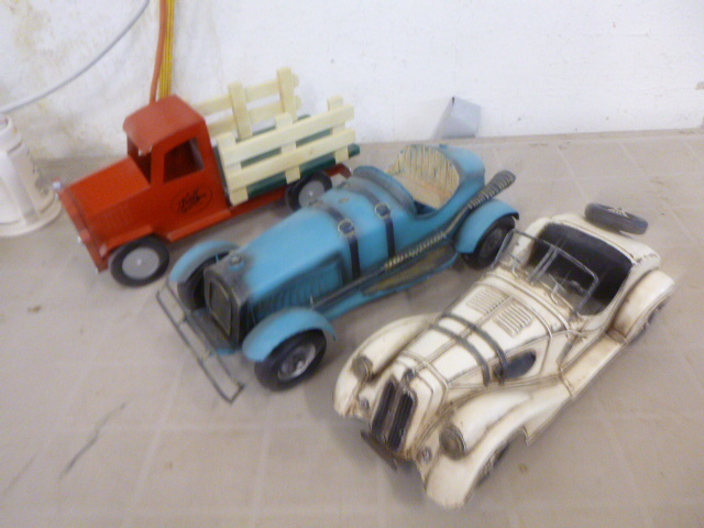 lot 49 image: 3 Decorative Cars