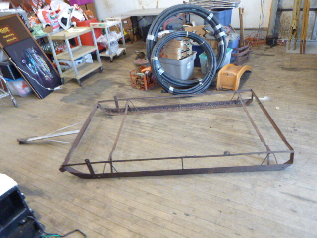lot 61 image: Fish House Sled