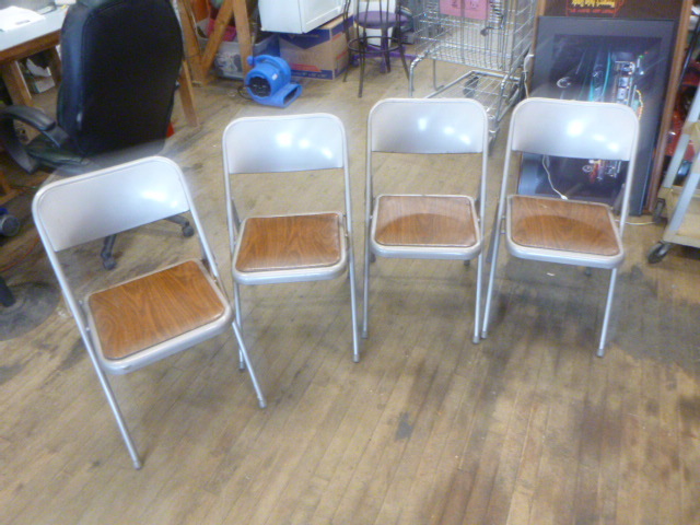 lot 70 image: 4 Folding Chairs