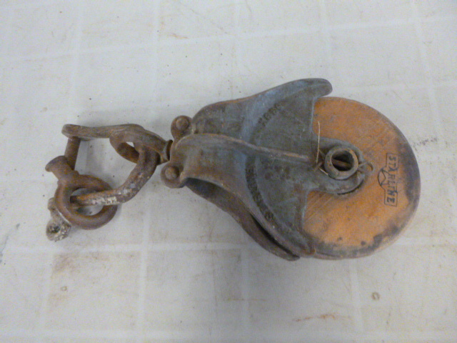 lot 72 image: Vintage Starline Pulley