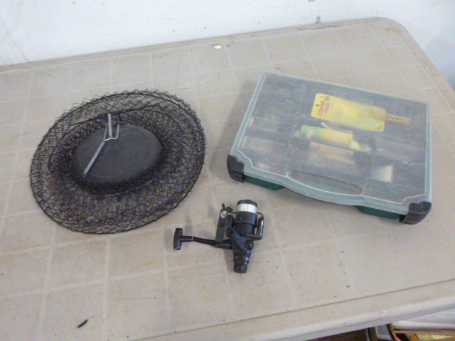 lot 104 image: Fishing Items