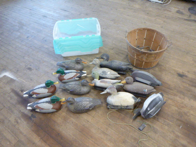 lot 106 image: 13 Duck Decoys