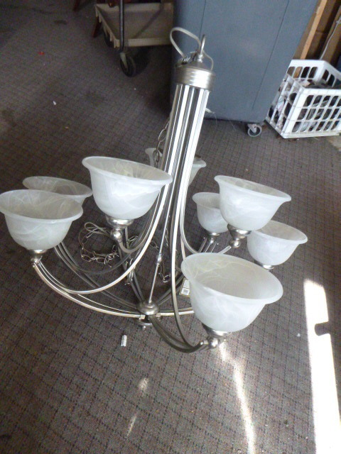 lot 121 image: Quoizel Lighting Chandelier