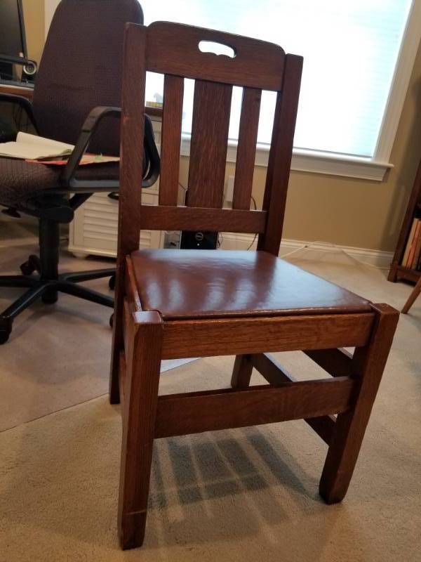 lot 27 image: Lovely Vintage Chair