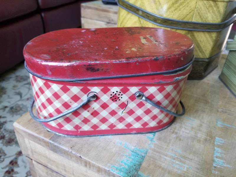 lot 59 image: Collection of Vintage Biscuit Tins