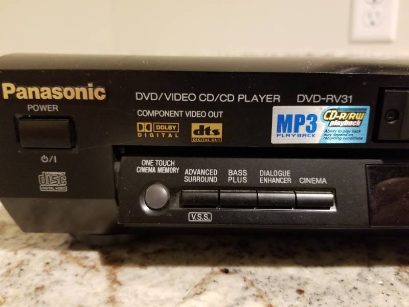 lot 65 image: Panasonic DVD-RV31 DVD Player
