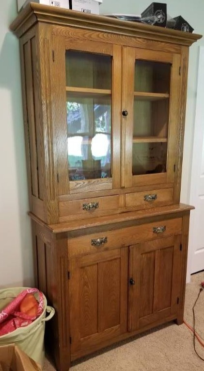 lot 14 image: Lovely Vintage Display Cabinet