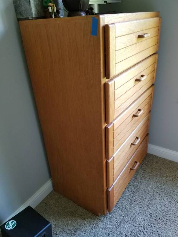 lot 34 image: Convenient Bedroom Dresser