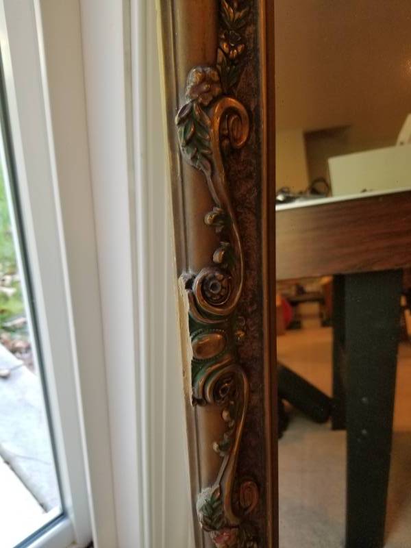 lot 35 image: Elegant Decorative Mirror