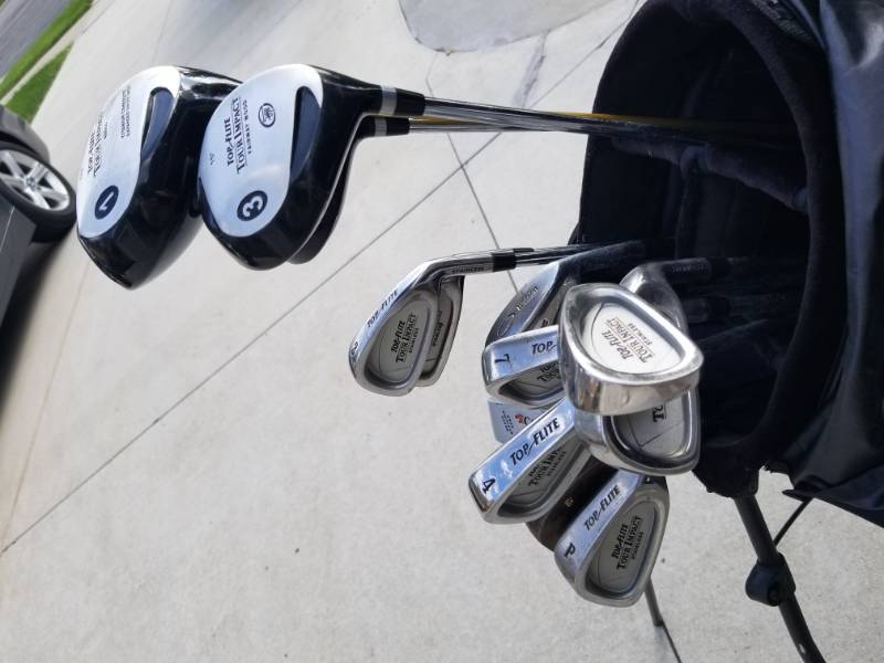 lot 55 image: Set of Top Flite Golf Clubs in Nike Golf Bag