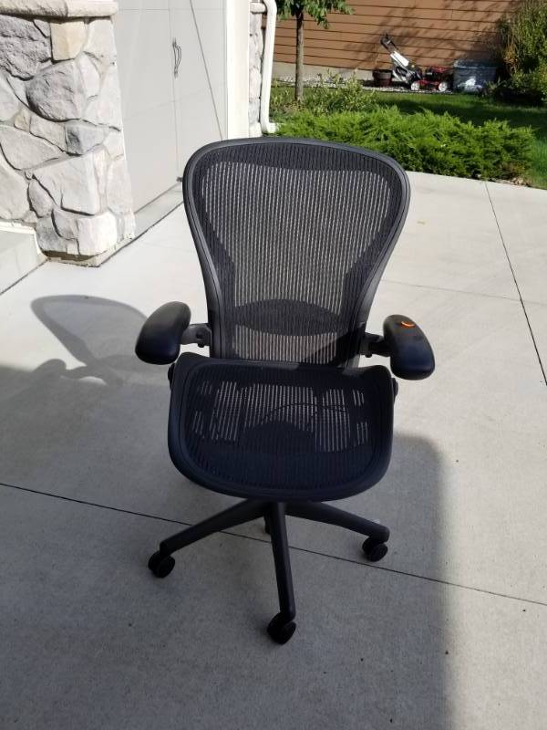 lot 26 image: Herman Miller Office Chair