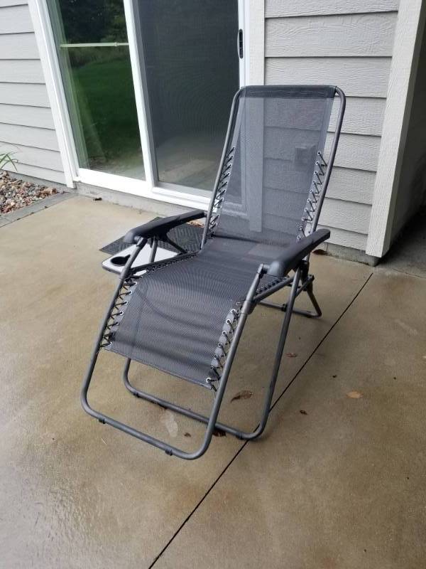 lot 25 image: Ultra-Comfortable Outdoor Lounger