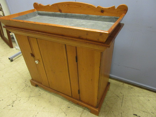 lot 405 image: ANTIQUE SOLID WOOD DRY SINK