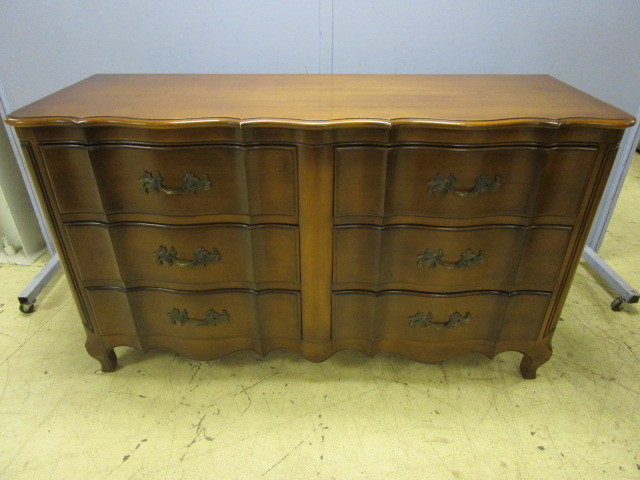 lot 409 image: ANTIQUE SOLID WOOD DRESSER
