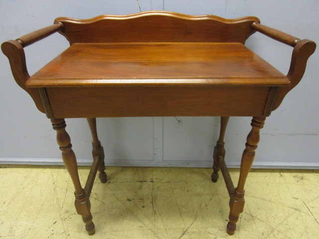 lot 414 image: ANTIQUE WOOD WASH TABLE