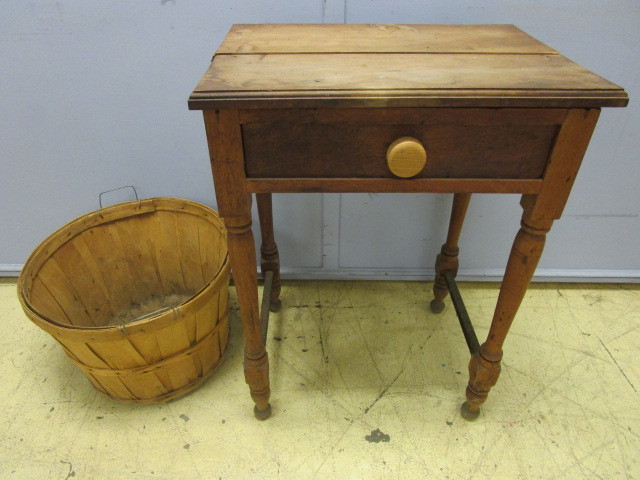 lot 415 image: ANTIQUE WOOD SIDE TABLE WITH BASKET