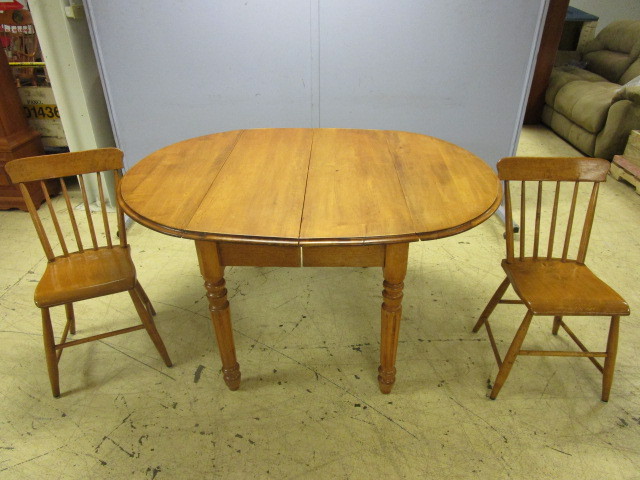 lot 424 image: ANTIQUE SOLID WOOD DINING TABLE WITH CHAIRS