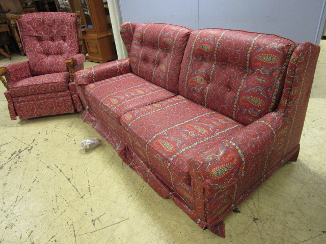 lot 428 image: EARLY AMERICAN-STYLE SOFA BED AND SIDE CHAIR