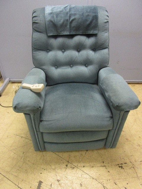 lot 429 image: PRIDE BRAND POWER LIFT RECLINER
