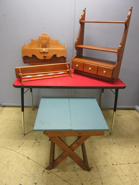 lot 436 image: ANTIQUE SOLID WOOD TOWEL RACK AND OTHER HOUSEWARES
