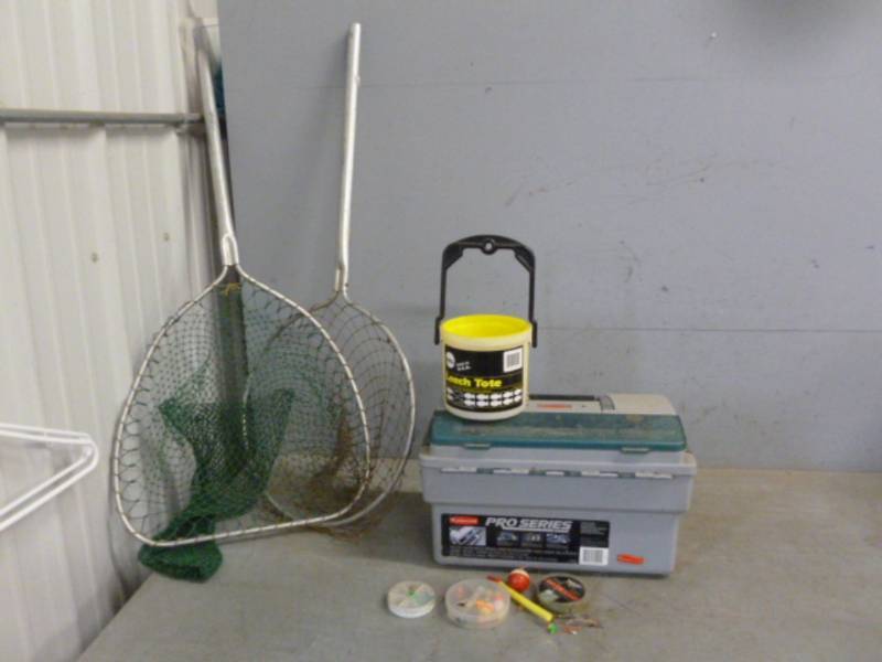 lot 18 image: Fishing Items