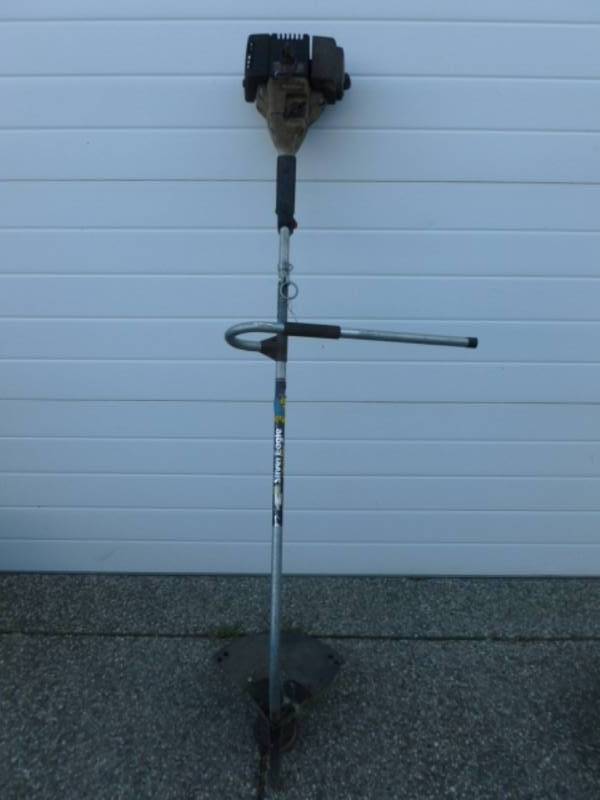 lot 20 image: McCulloch String Trimmer