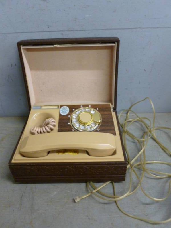 lot 68 image: Vintage Telephone