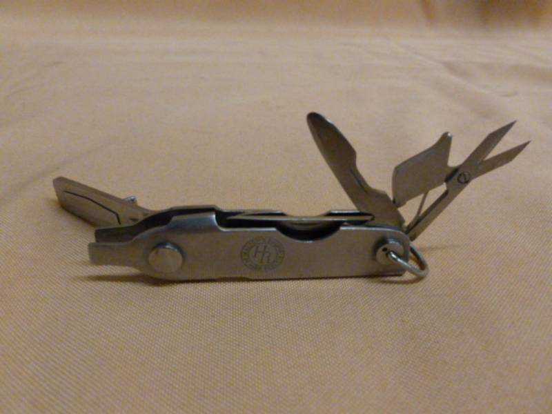 lot 82 image: Fishing Tool