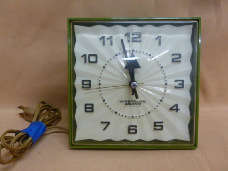 lot 103 image: Vintage Clock