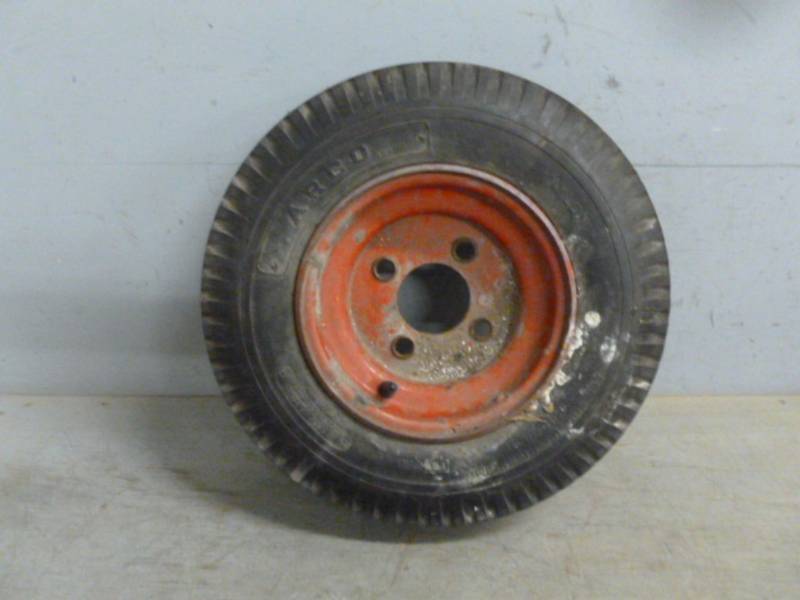 lot 132 image: Trailer Tire