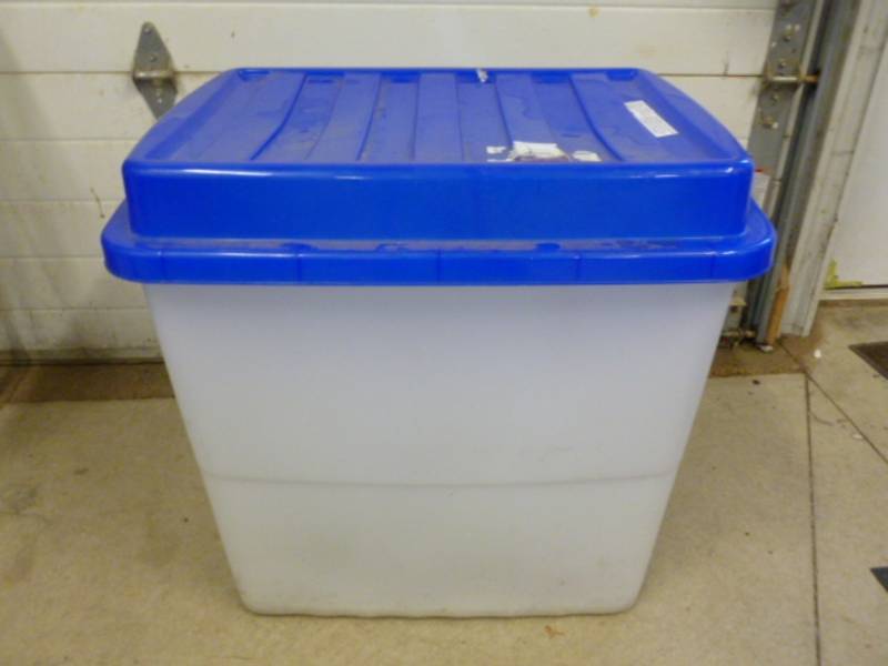 lot 139 image: Storage Tote