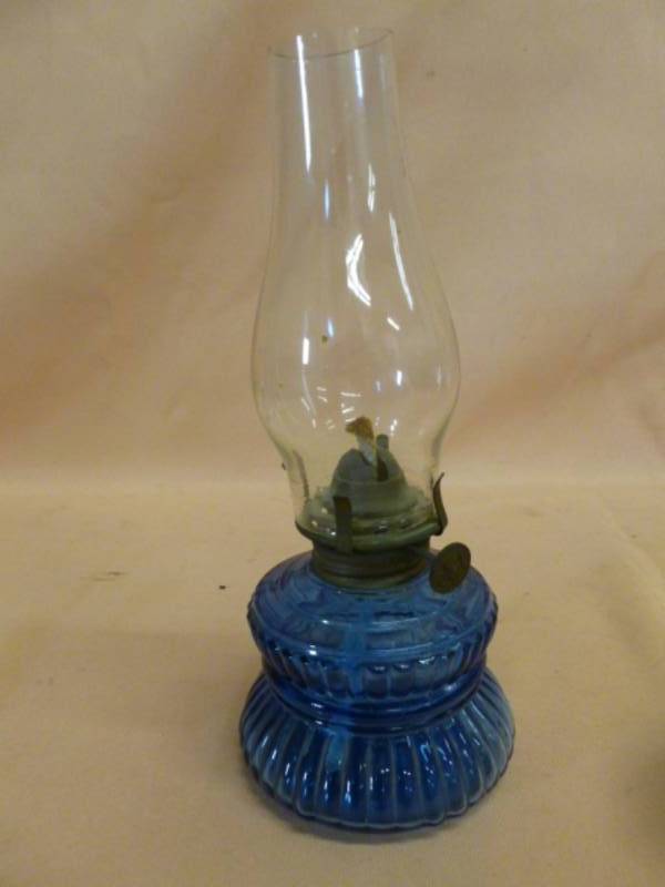 lot 164 image: Vintage Oil Lamp