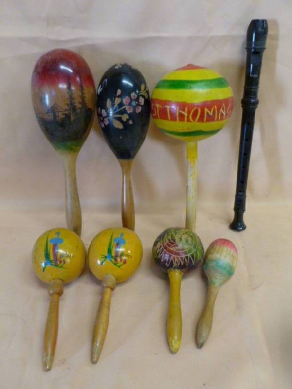 lot 174 image: Maracas