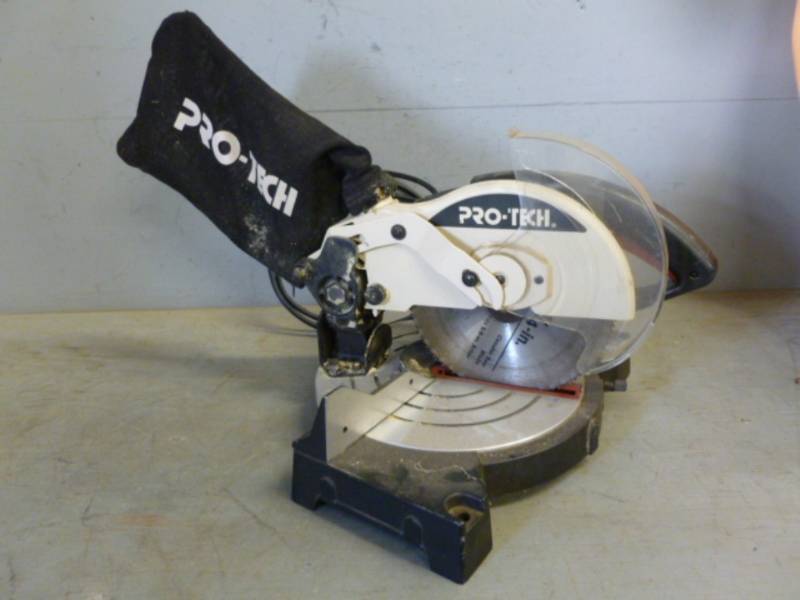 lot 208 image: Miter Saw