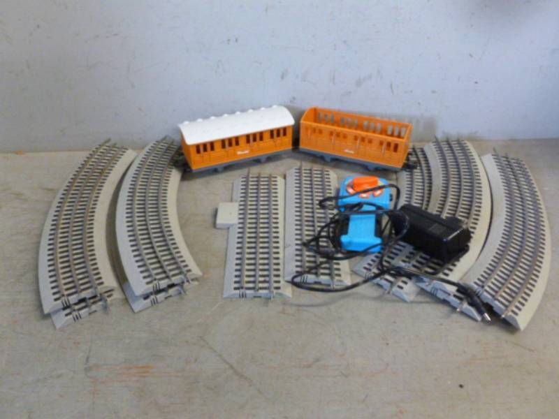 lot 252 image: Lionel Train Set Items