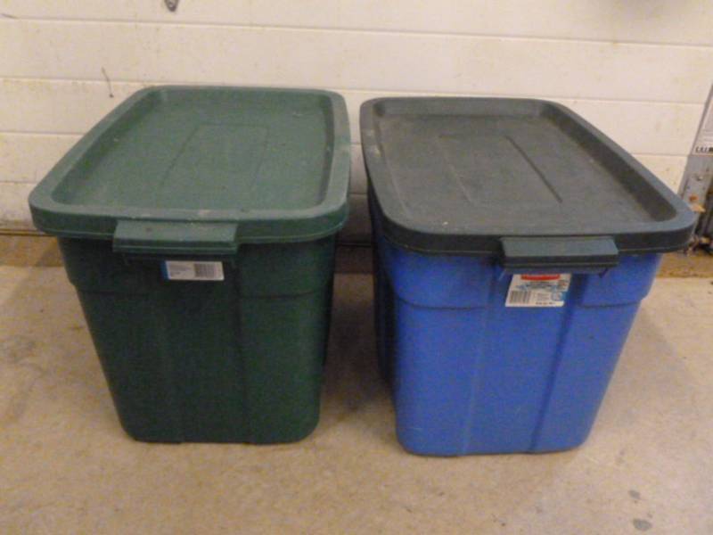 lot 261 image: Storage Totes