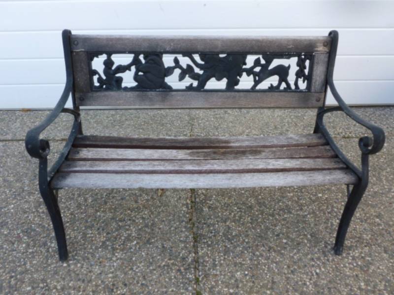 lot 281 image: Kids Bench