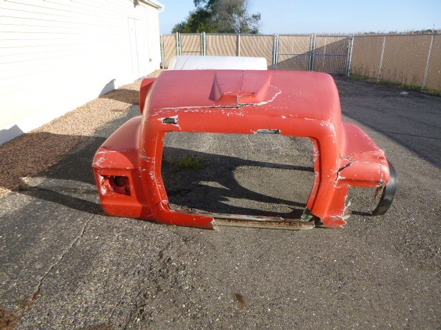 Ford L 8000 Fiberglass Hood
