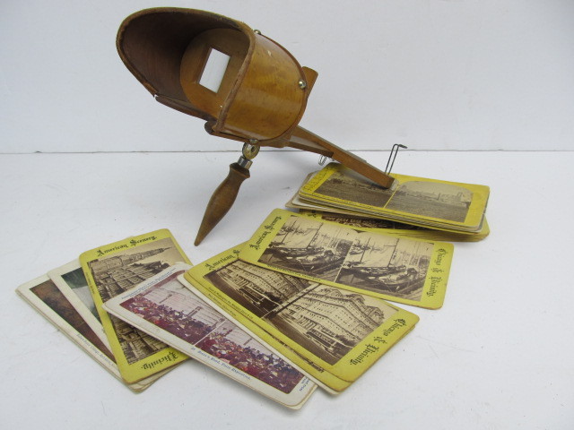 lot 25 image: Antique PERFECSCOPE Stereo Viewer w Stereoviews