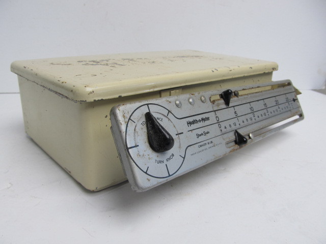 lot 29 image: Vintage Health-O-Meter Stork Scale