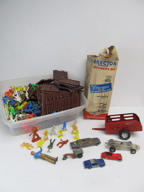 lot 41 image: Lot of Vintage Toys - Western Playset Cars Erector Set