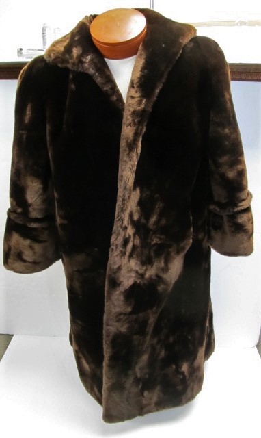 lot 53 image: Very Nice Vintage Faux Fur Ladies Coat by Rhomberg