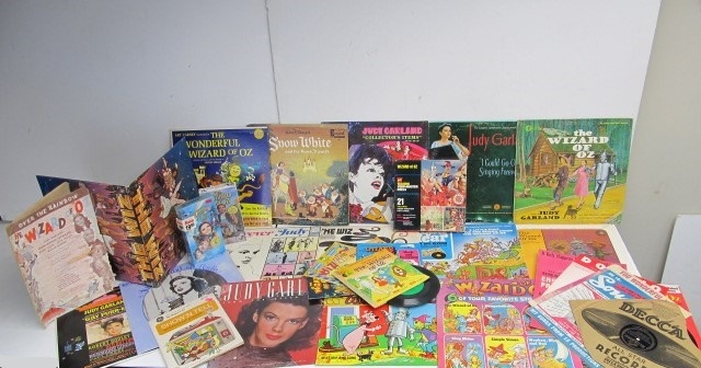 lot 57 image: Large Lot of Vintage WIZARD OF OZ Records Music Viewmaster Reels etc