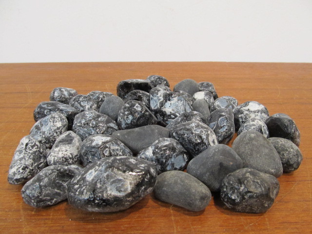 lot 160 image: Lot of Obsidian Apache Tears Stones