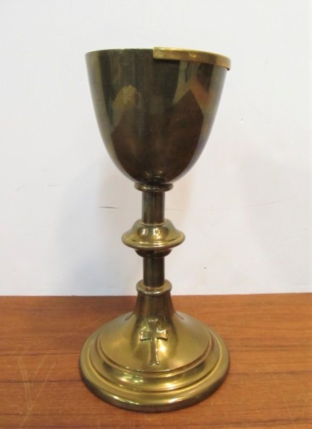 lot 170 image: Vintage Solid Brass US NAVY Divided Communion cup