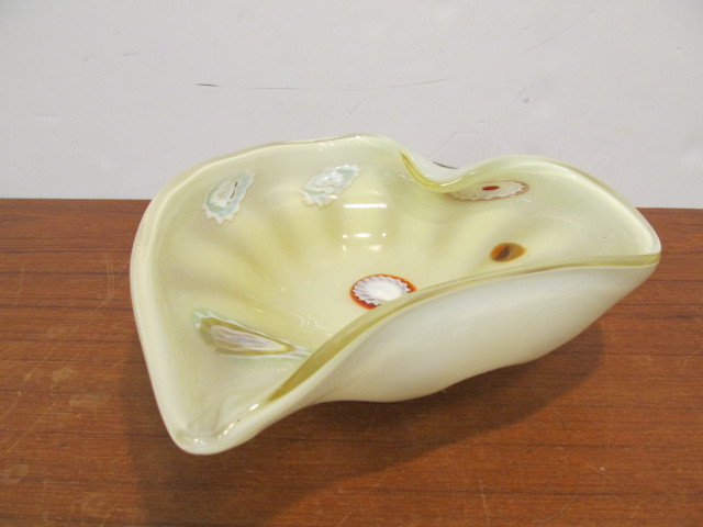 lot 176 image: Mod Art Glass Heart Shaped Murano Style