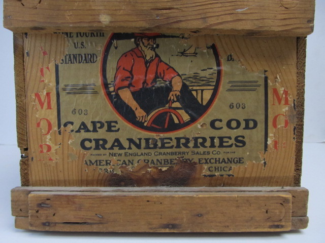 lot 194 image: Antique Primitive Wooden Cranberry Crate wHinged Lid